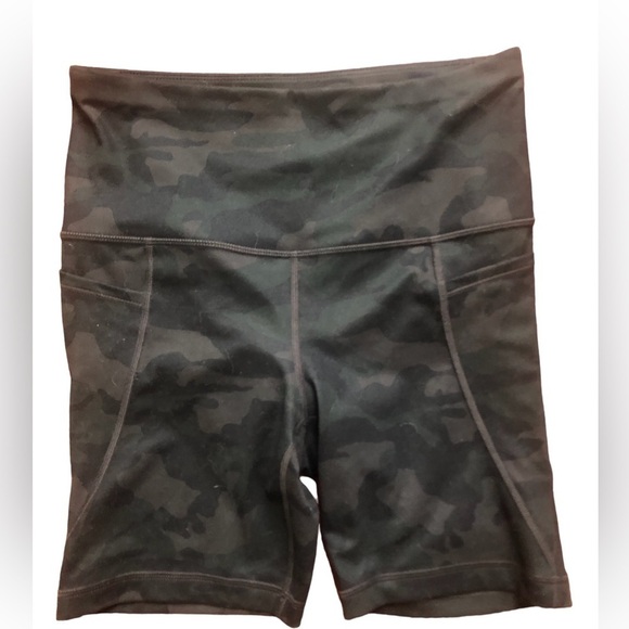 Athletic Works Camouflage Bike Shorts Size medium - Picture 3 of 9